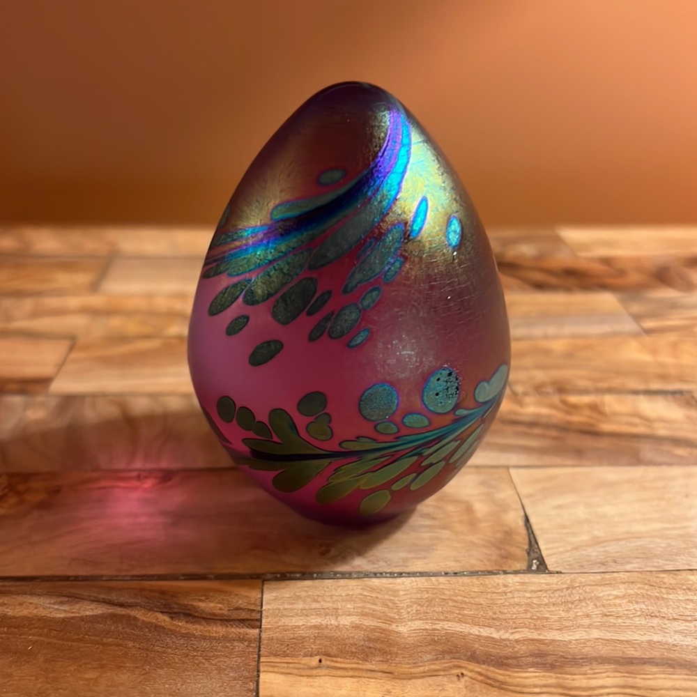 Steven Correia iridescent glass egg